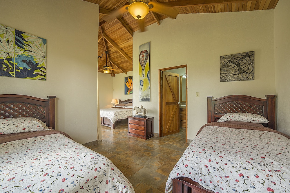 La Finca Lodge view 4