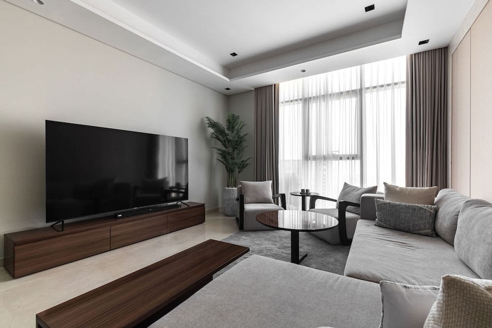 Luxurious 3Br Apt in Nobles Tower Full Burj View