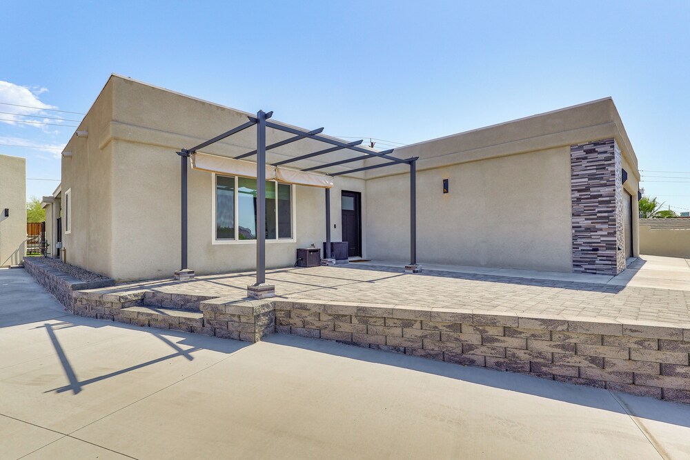 Casita + Chef's Kitchen: Lake Havasu Desert Oasis