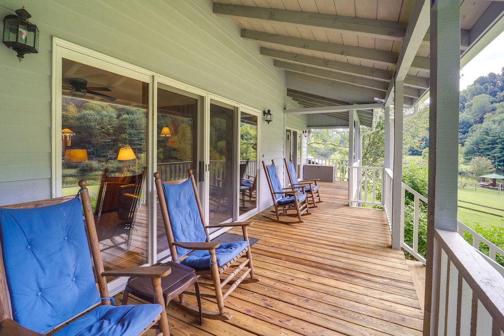 West Jefferson Riverfront Retreat w/ 2 Porches! view 3