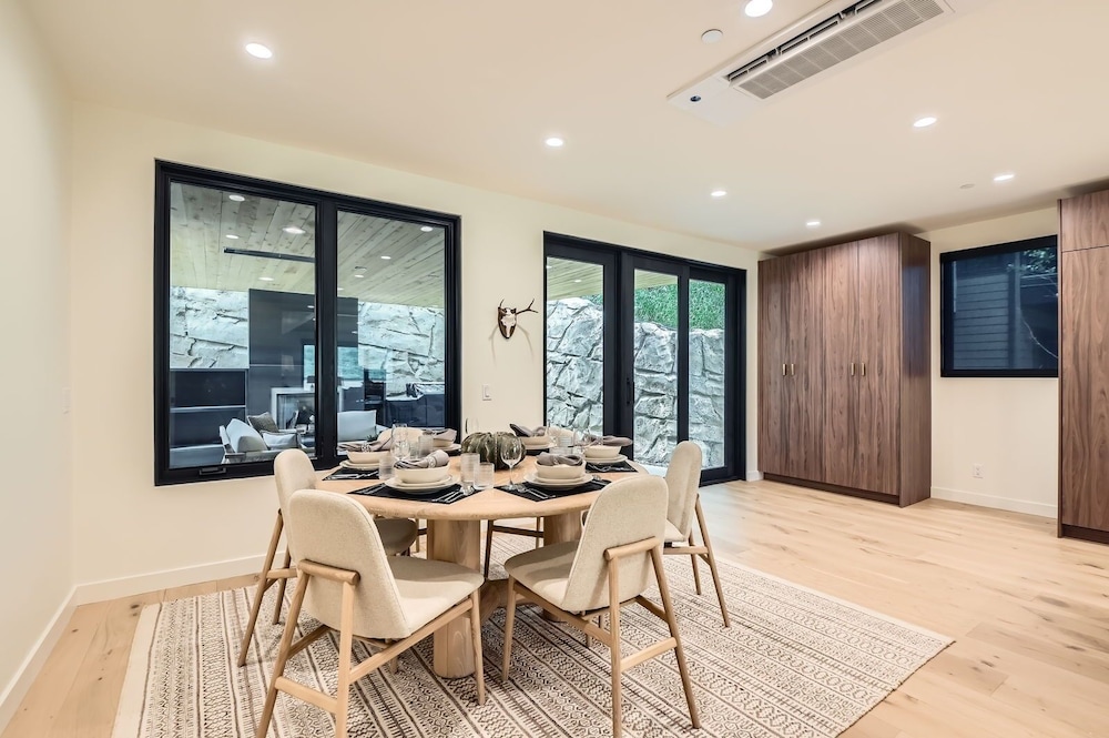 Park City Perfection On Lowell! 1063 4 Bedroom Home