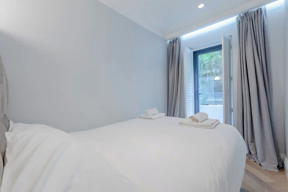 Beautifully Refurbished 2BD Flat - Earl's Court!