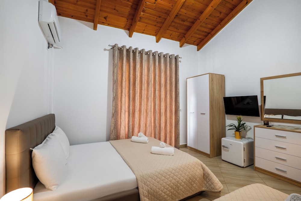 Atlantis Hotel & Apartments