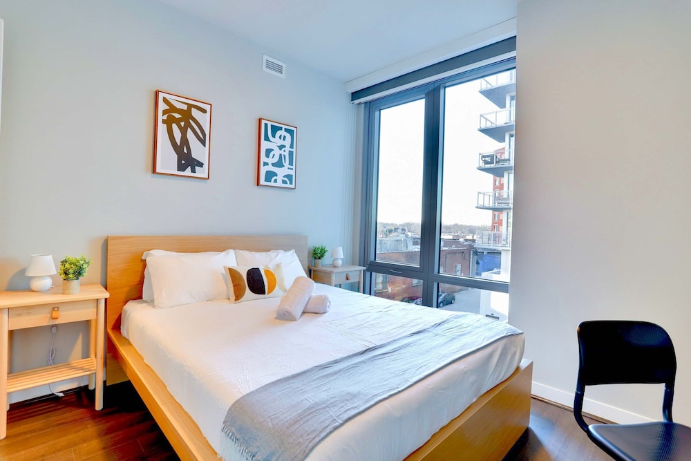 Prime Metro Proximity Condo at Clarendon
