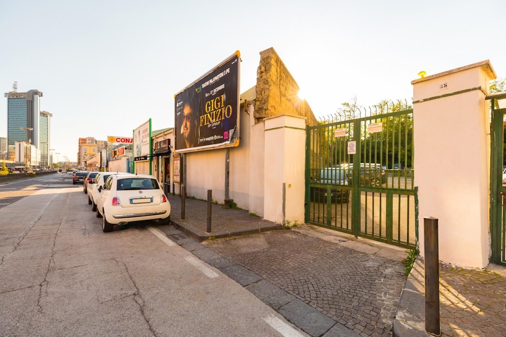 Bright Apartment With Private Parking Space