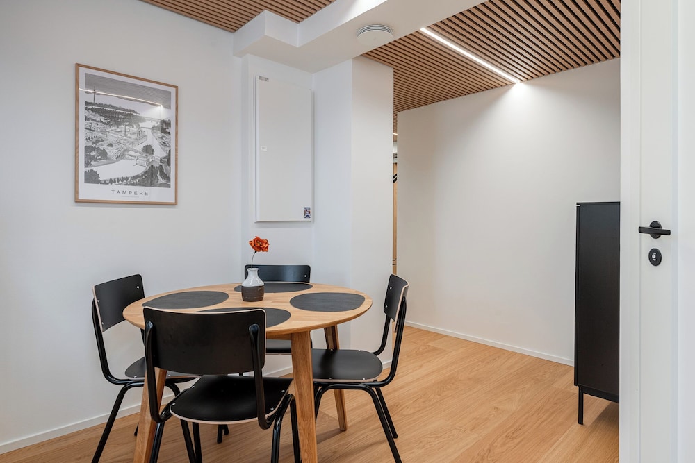 Stylish Loft next to City Center & Lake Pyhäjärvi