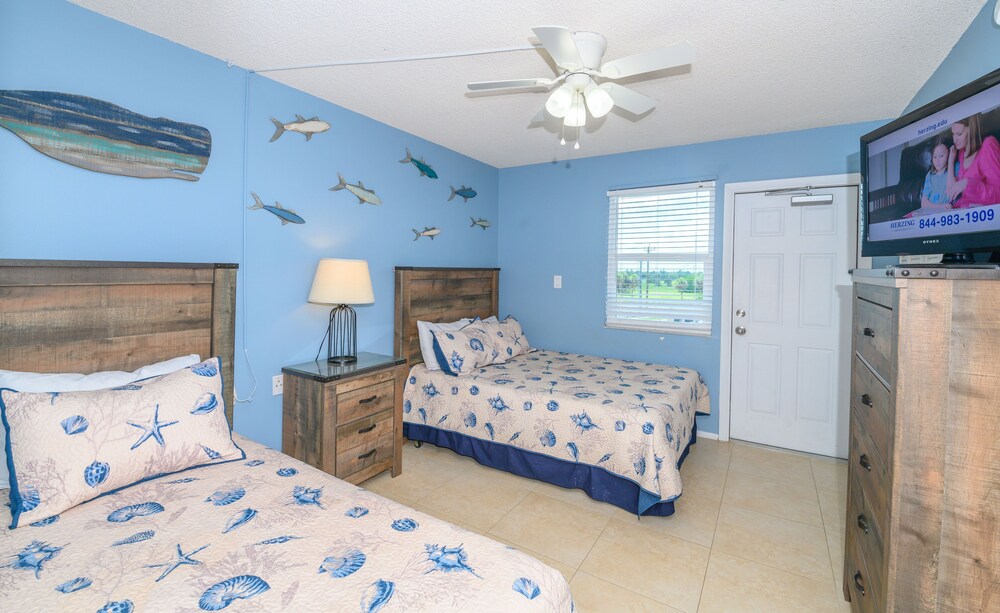 Paradise Beach Club by Happy Palm Stays