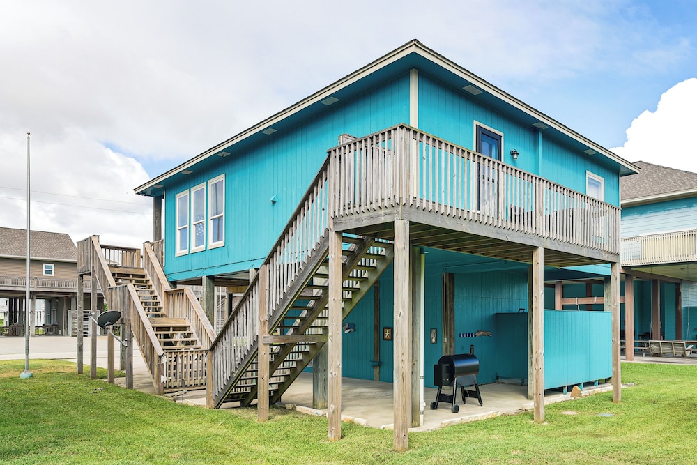 Walk to the Ocean: Family Retreat in Crystal Beach