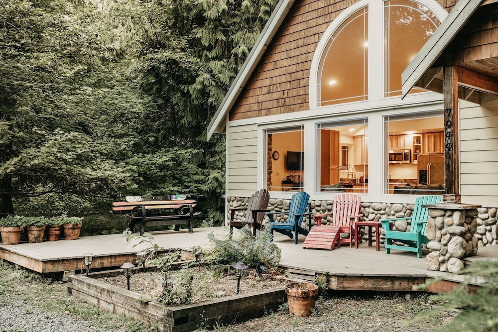 01sl - Hot Tub - Pet Friendly - Bbq - Sleeps 8 3 Bedroom Home by RedAwning