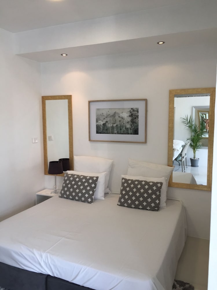 Greenways Beach House