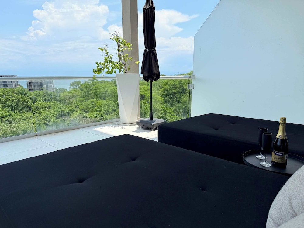 Luxury 2BR Bolongo Ocean View Private Beach