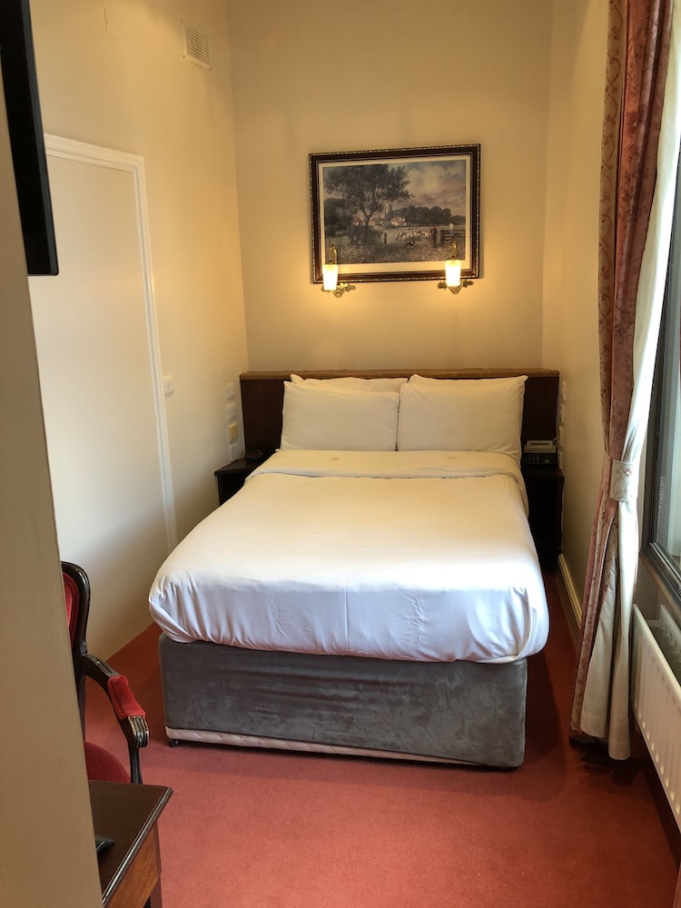The Leeson Lodge