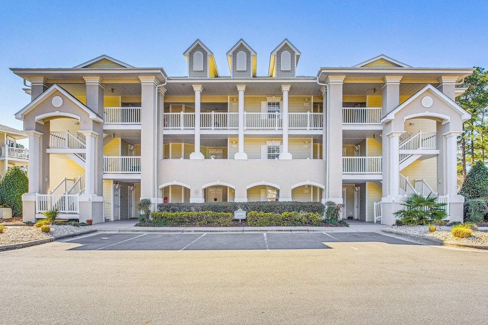 Dog-friendly Condo w/ Resort Perks in Calabash!