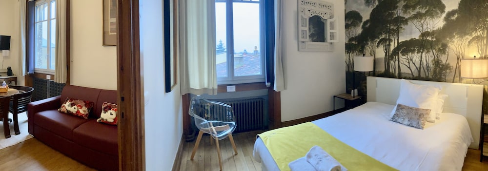 hotel room