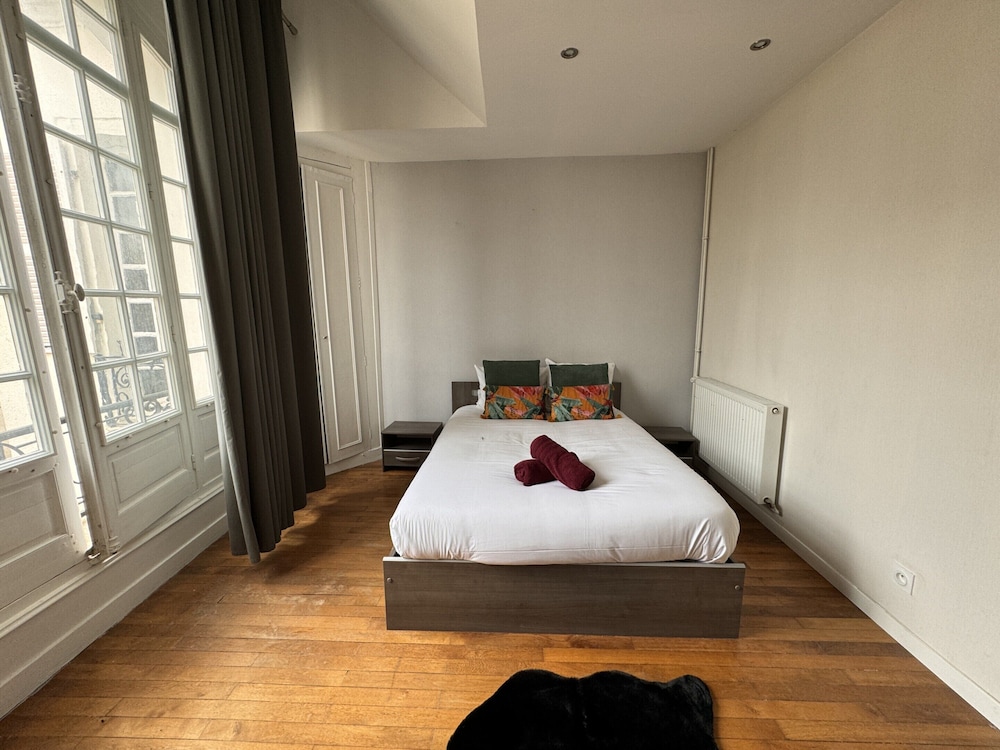 Villa in Le Mans Near Plantagenet City