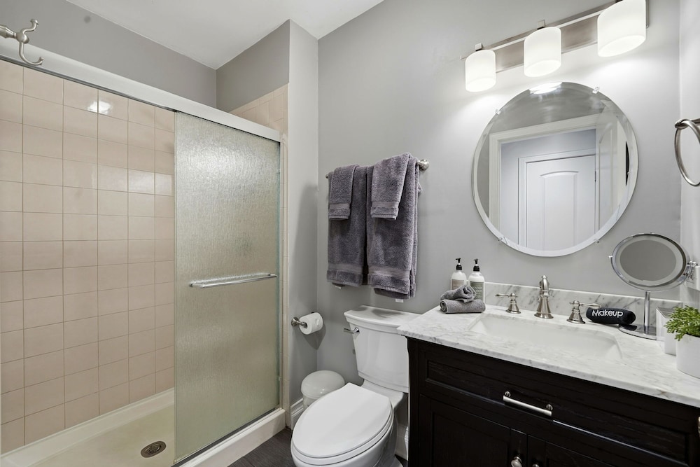 Modern 4-bedroom Townhouse in River West