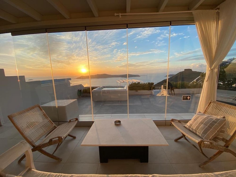 Sunset View Villa Santorini With Outdoor Jacuzzi