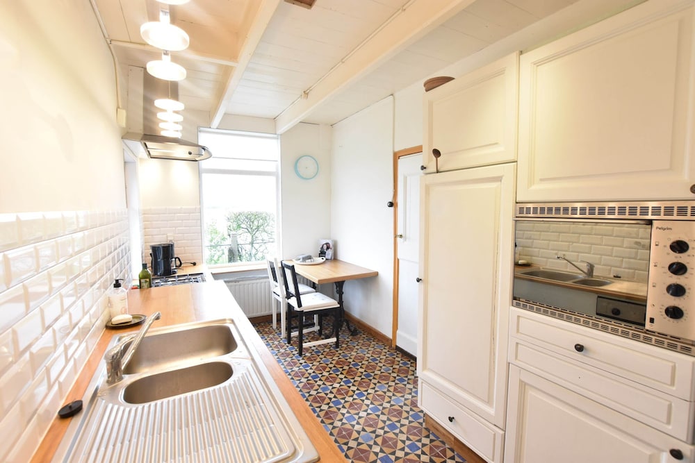 Quaint Holiday Home in Nieuwvliet-Bad near Sea Beach