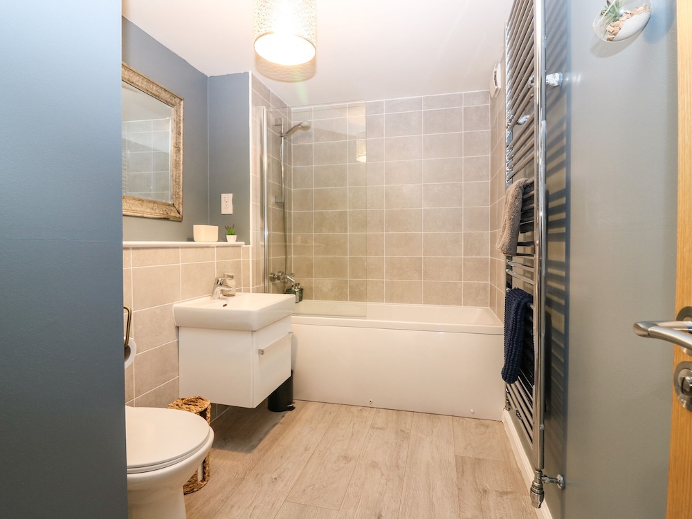 11 Ambleside Court