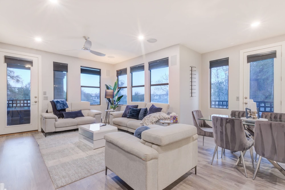 Lux Scottsdale Condo Overlooks 9th Hole Near Golf