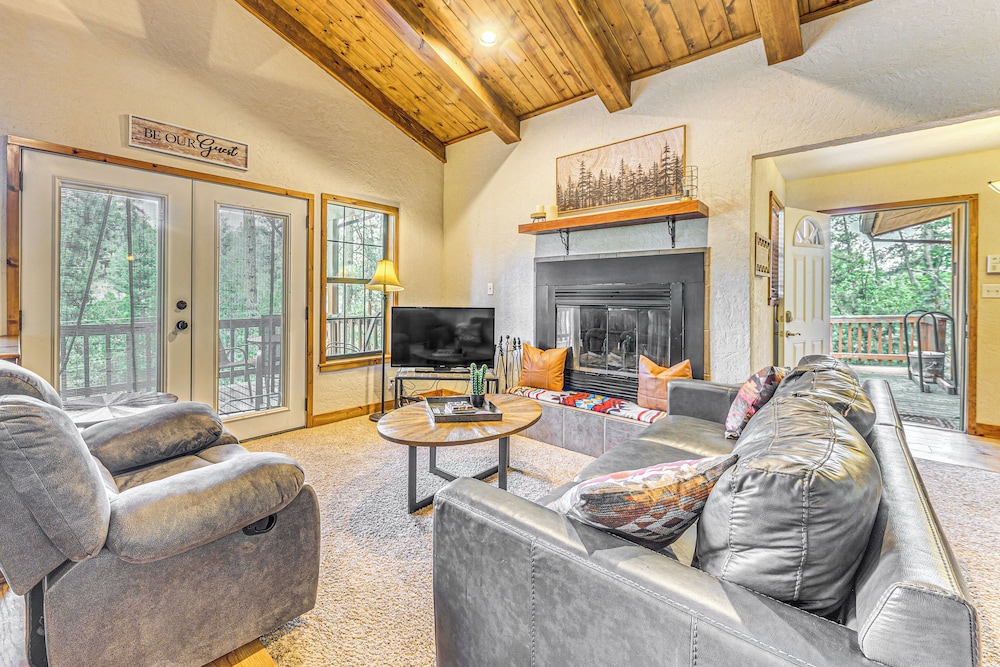 Hot Tub Haven w/ Game Room & Grill in Ruidoso!