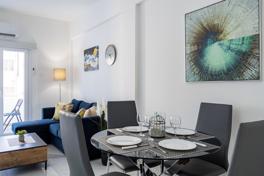Vibe - 1 BR APt & Balcony in Larnaca