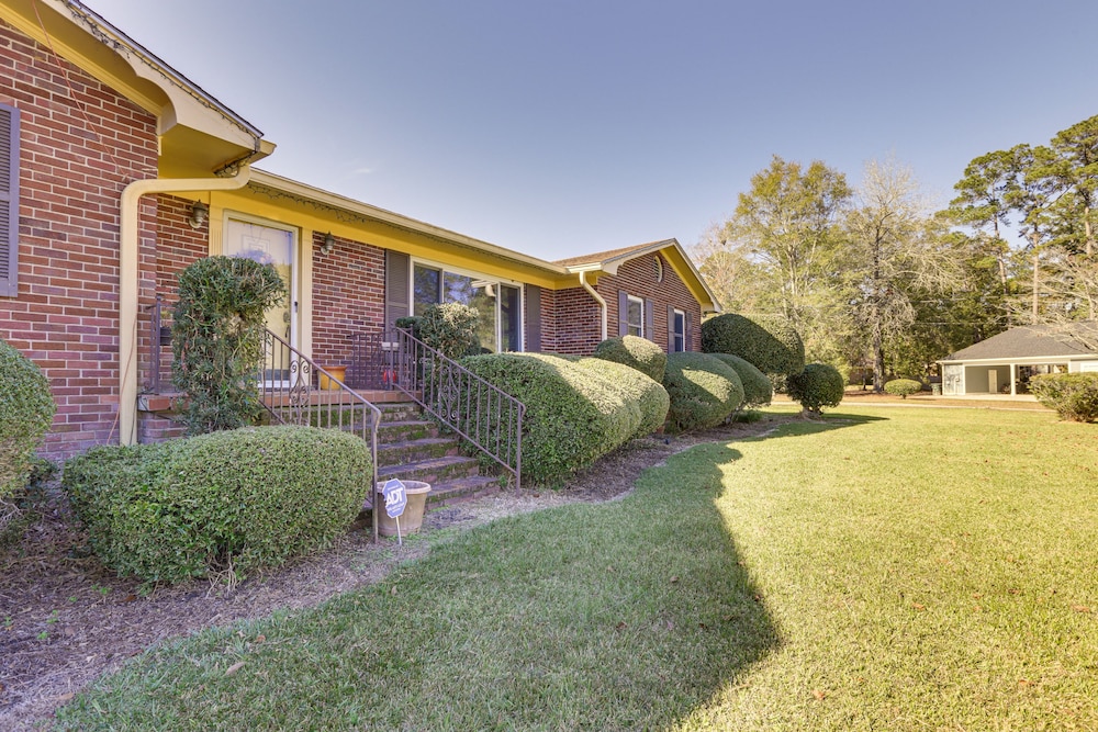 Rustic Thomasville Home w/ Deck: 2 Mi to Downtown! view 3