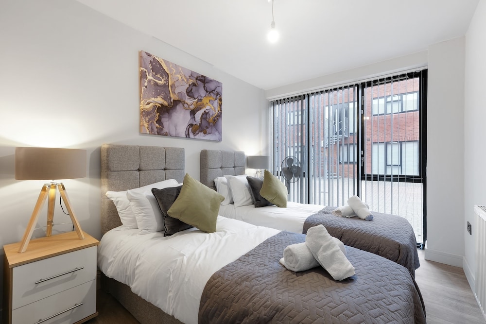 MK Walker Ave 1 bed Apartment view 4