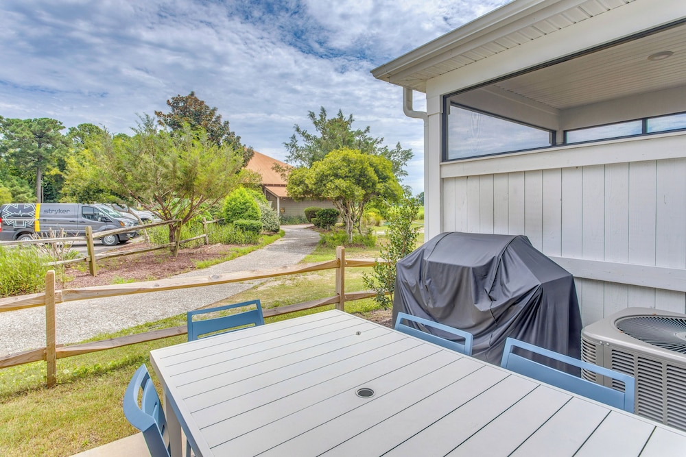 Pool + Shuttle to Ocean! North Myrtle Beach Escape