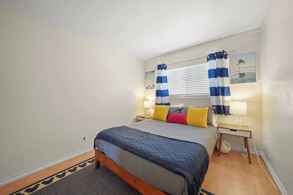 5 BR Jacuzzi Disney Knotts Beach