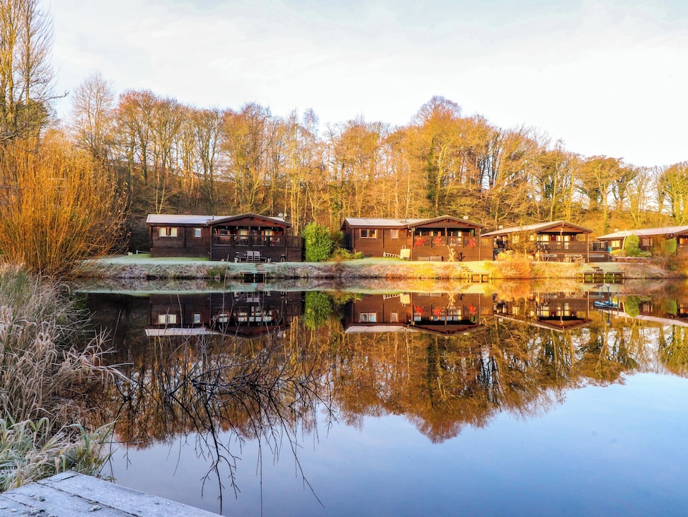 Lakeside Lodge