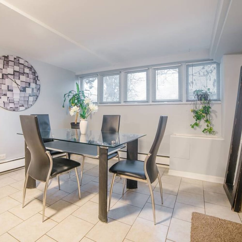 Midway Airport 2 Bedroom With Full Kitchen