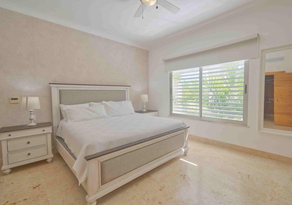 Stylish Penthouse With hot tub and Amazing Views view 4