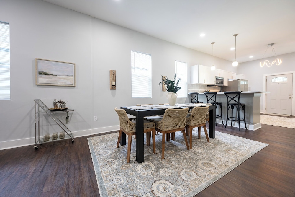 Spacious 5-Bedroom Blue Bungalow