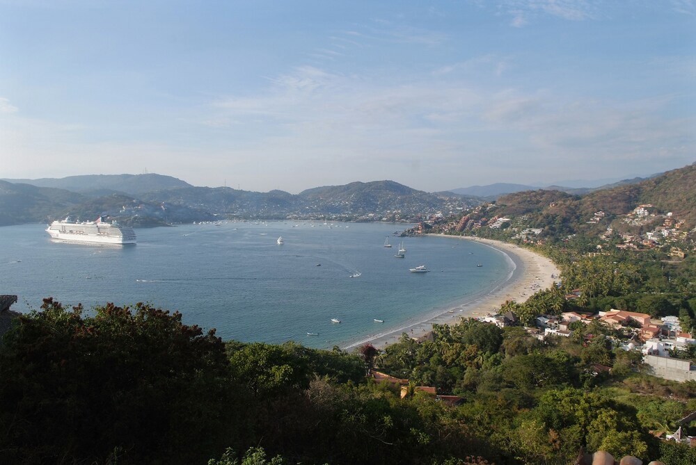 La Escollera Suites Adults Only