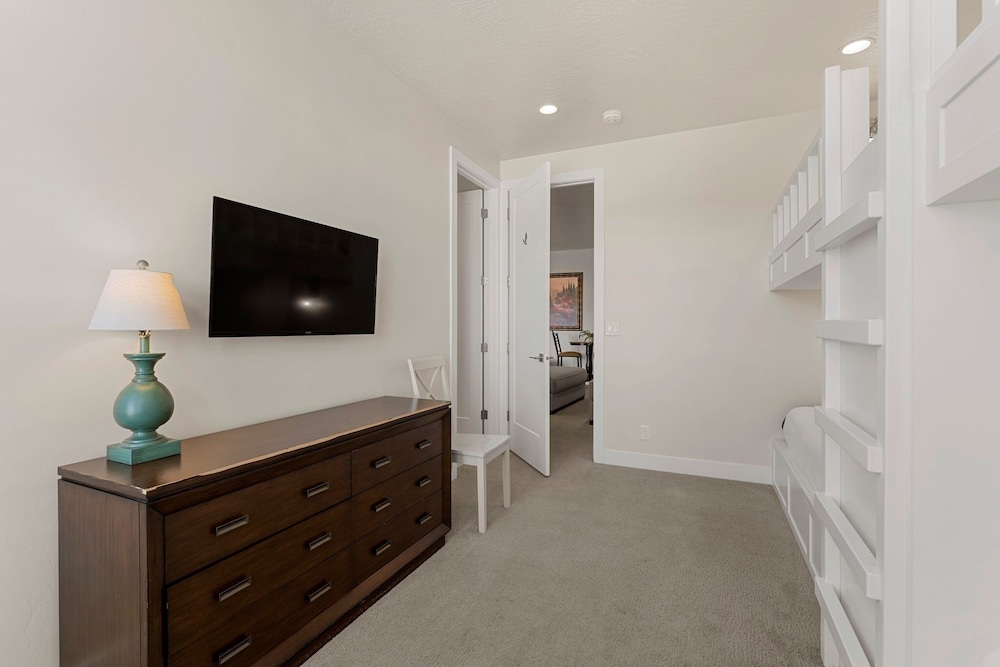 Coral Rock Vista 8 Bedroom Townhouse