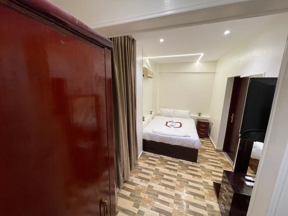 Basha Pyramids INN