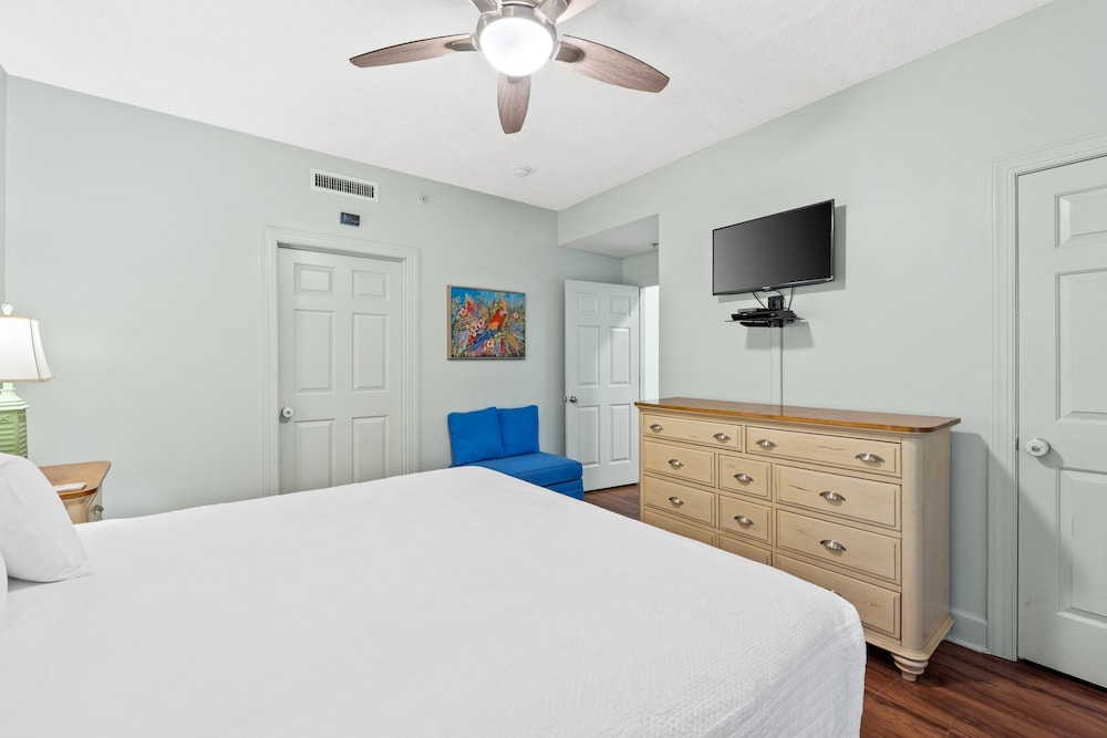 Twin Palms by Book That Condo