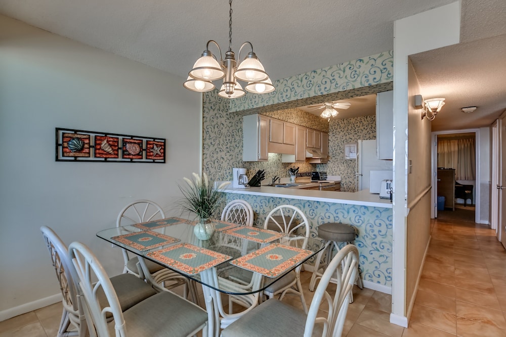 Crescent Sands on Crescent Beach by Condo-World