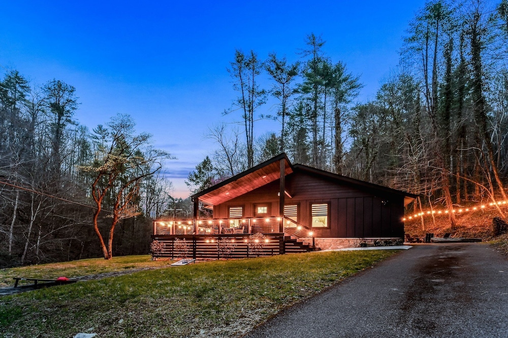 Creekside Retreat 3 Bedroom Cabin