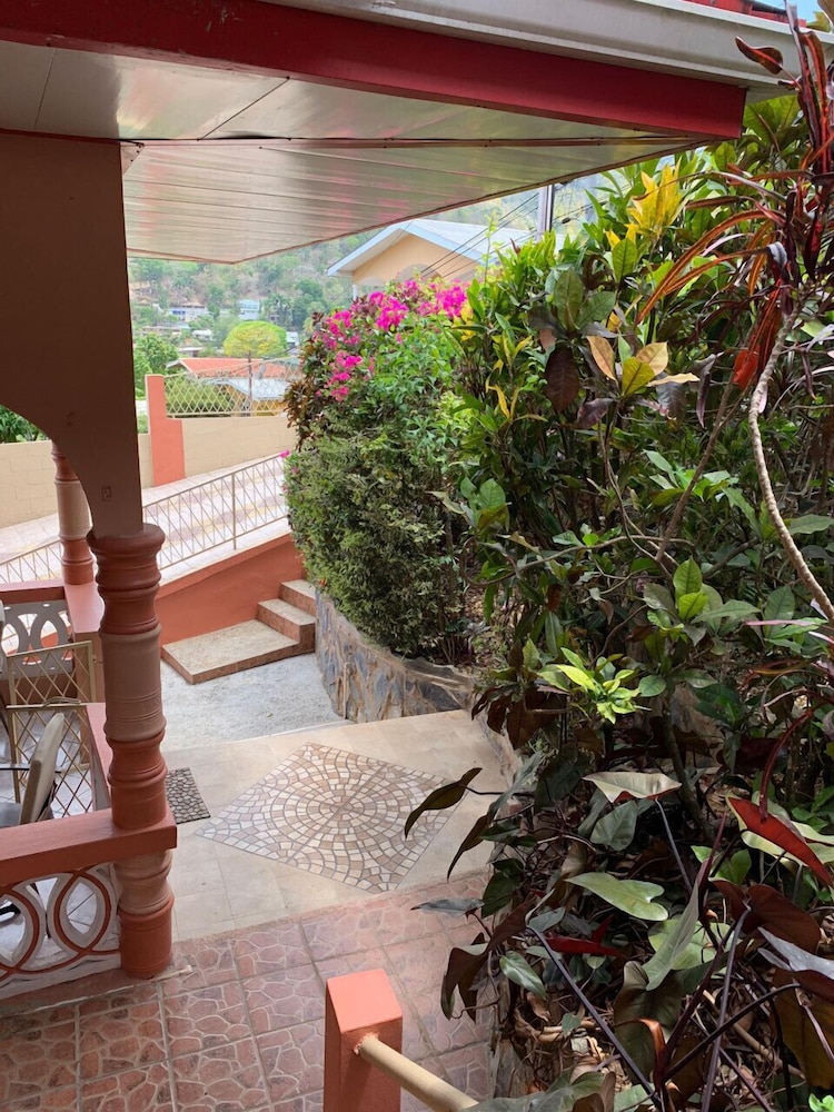 Carolyn's View Guest House