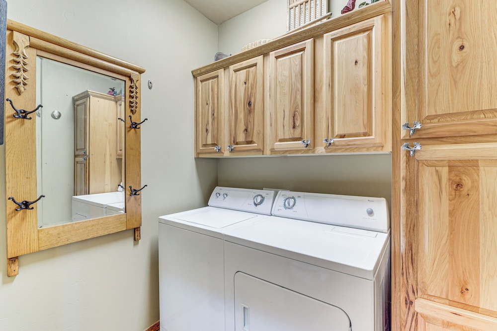 Rustic Retreat w/ Spacious Deck in Show Low!