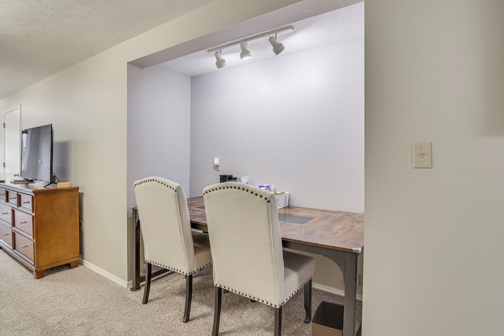 5 Mi to Branson Strip: Cozy Studio!