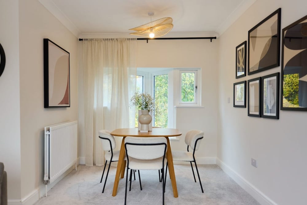 The Isleworth Place - Stunning 1bdr Flat With Balcony view 3