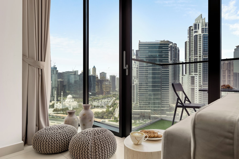 Delujo Stays – Burj Crown Collection