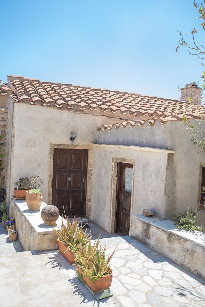 Goulas Traditional Guesthouse