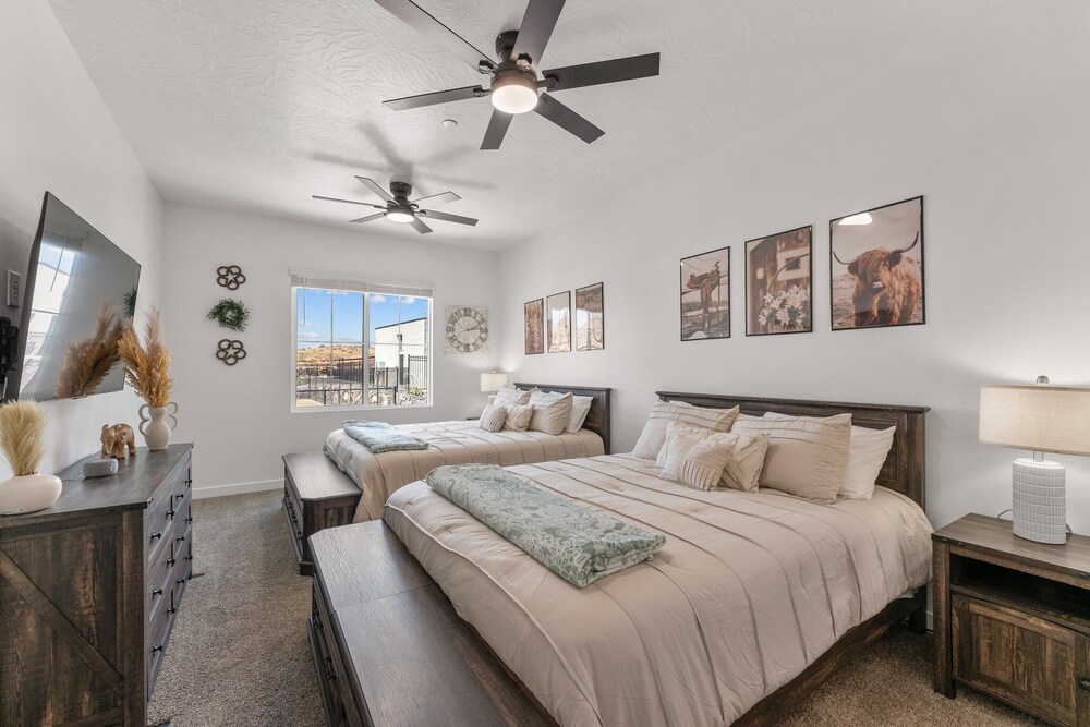 Popular Poolside Retreat 4 Bedroom Townhouse