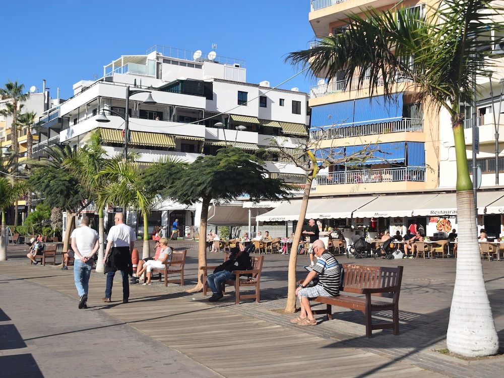 Comfortable Apartment Near the Beach of Los Cristianos