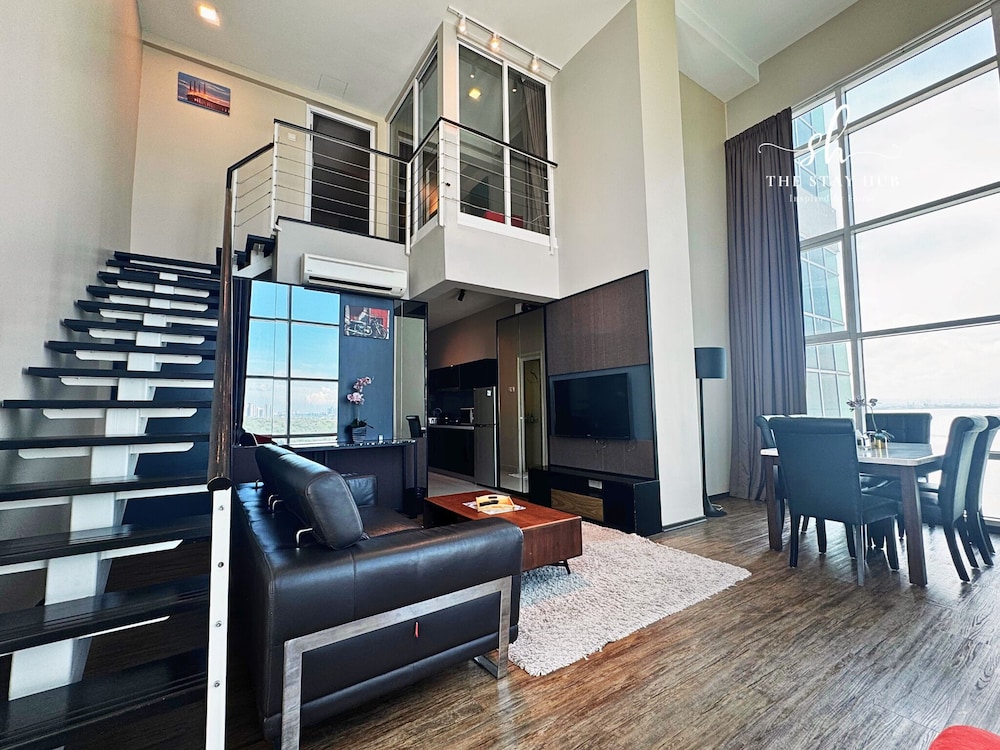 Seaview Maritime Suites by The Stay Hub