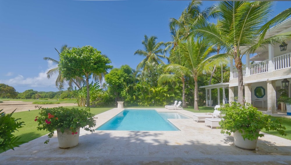 Ocean View Villa Just Minutes From Private Beaches